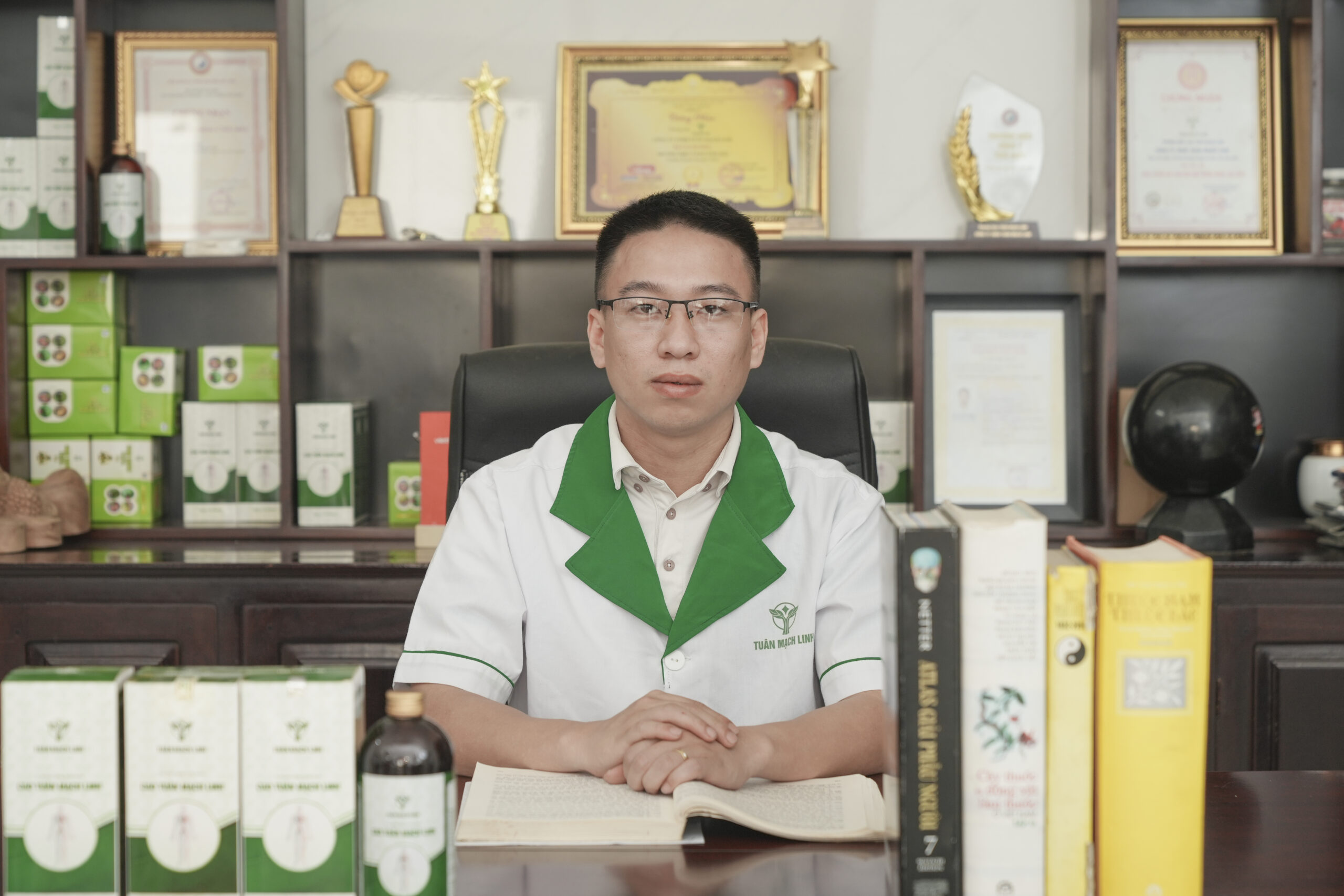 Đội ngũ y, bác sĩ